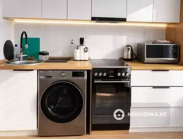 1-комнатная квартира, этаж 5 из 22, 38 м², Посуточно, миниатюра 11
