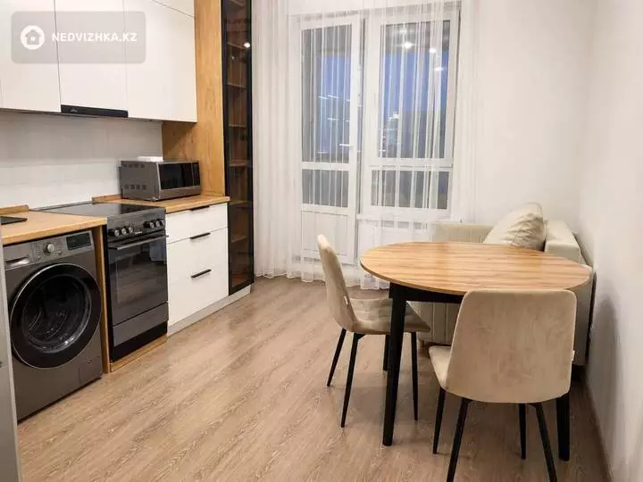 1-комнатная квартира, этаж 5 из 22, 38 м², Посуточно, фотография 2