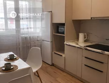 1-комнатная квартира, этаж 5 из 20, 40 м², Посуточно, миниатюра 10