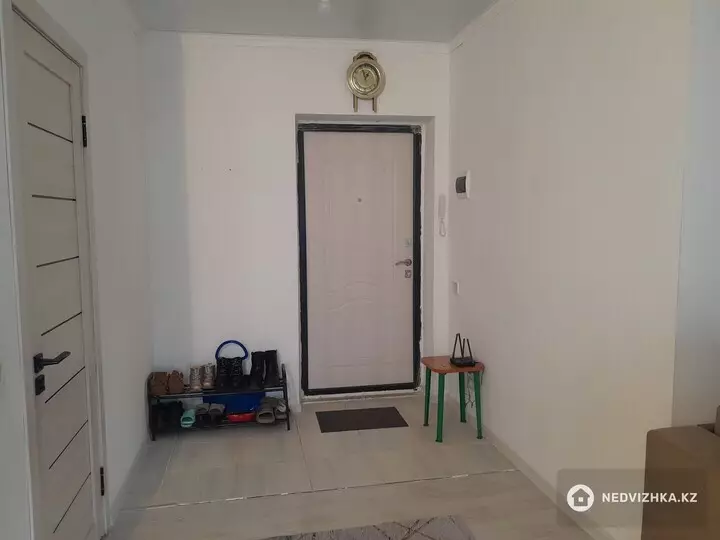 2-комнатная квартира, этаж 2 из 10, 47 м², фотография 2