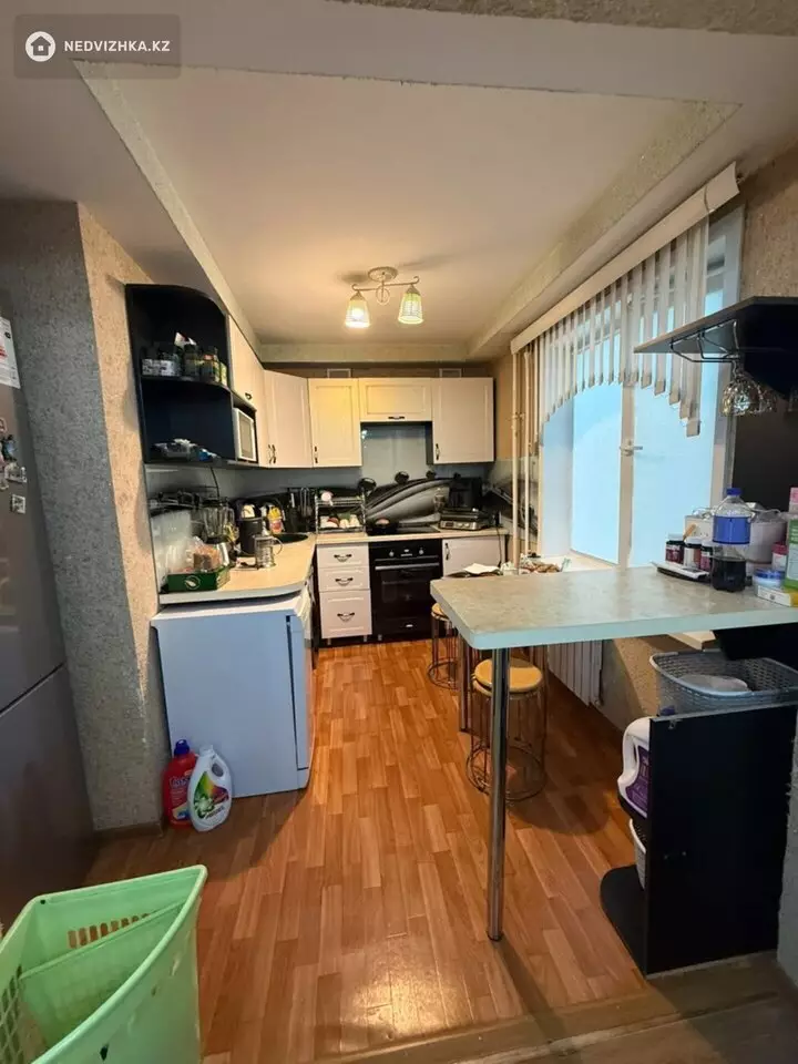 3-комнатная квартира, этаж 3 из 5, 60 м², фотография 2