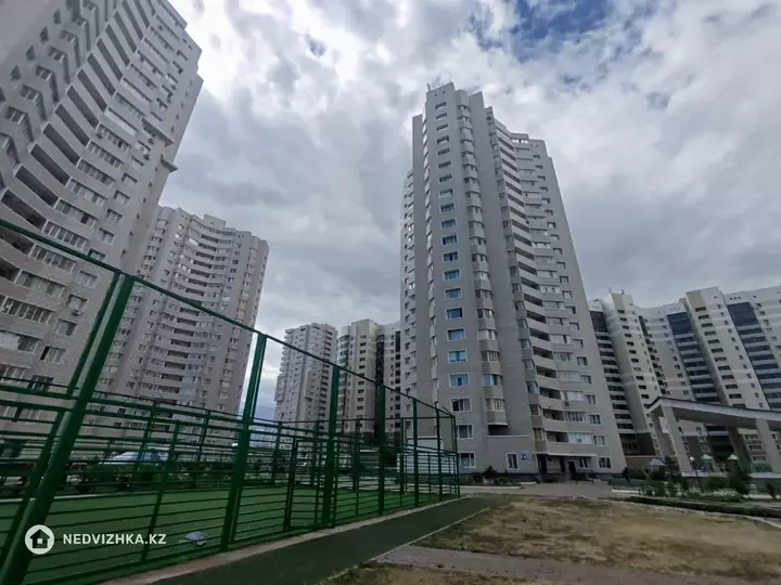 2-комнатная квартира, этаж 22 из 22, 63 м², фотография 2