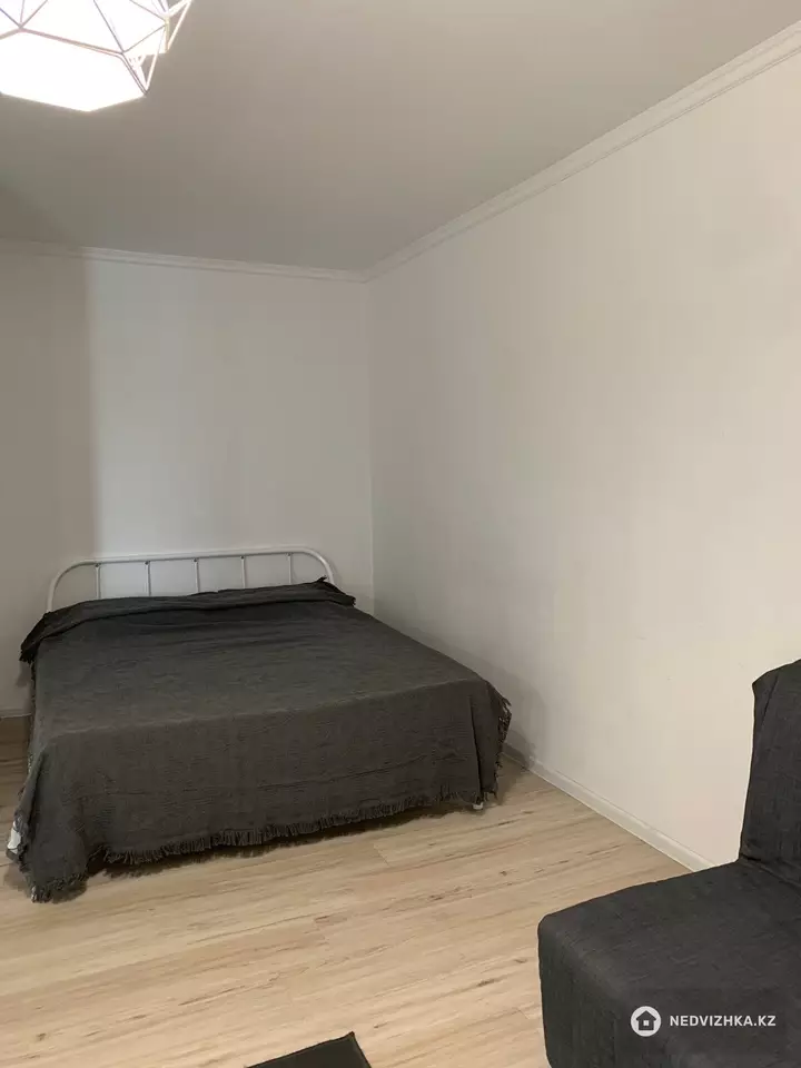 1-комнатная квартира, этаж 5 из 9, 40 м², Посуточно, фотография 4