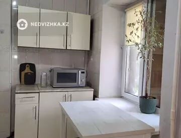 2-комнатная квартира, этаж 3 из 5, 53 м², миниатюра 6