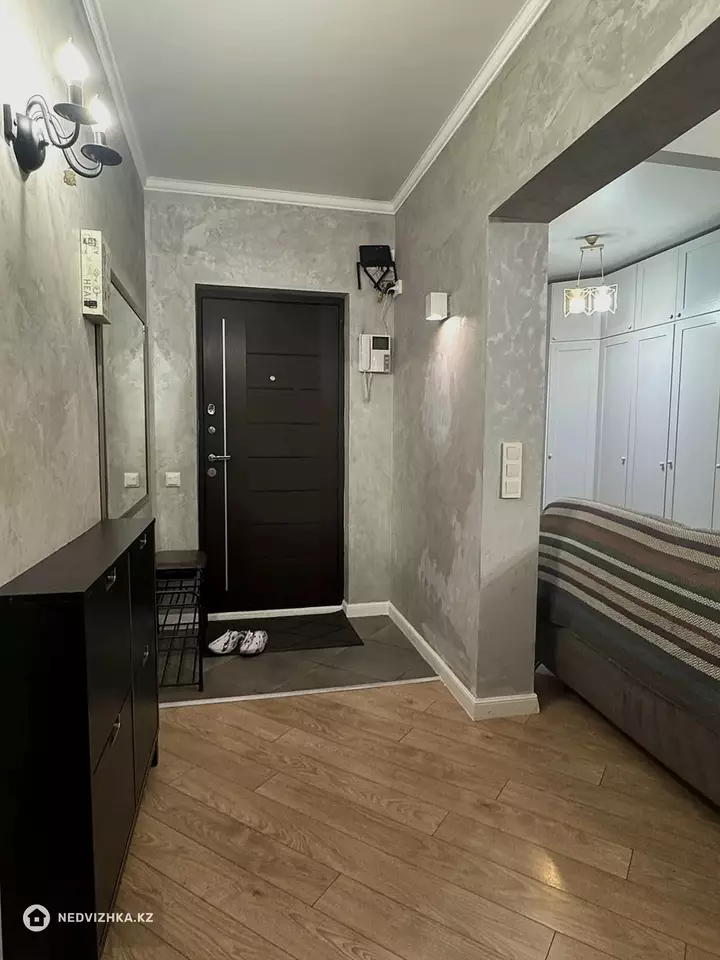 2-комнатная квартира, этаж 14 из 16, 76 м², На длительный срок, фотография 3