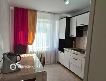 3-комнатная квартира, этаж 3 из 10, 80 м², На длительный срок, миниатюра 1