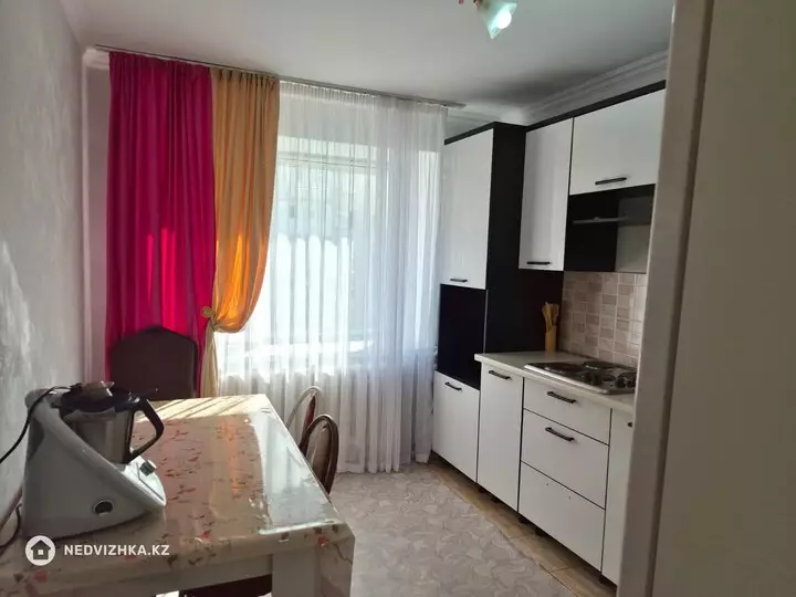 3-комнатная квартира, этаж 3 из 10, 80 м², На длительный срок