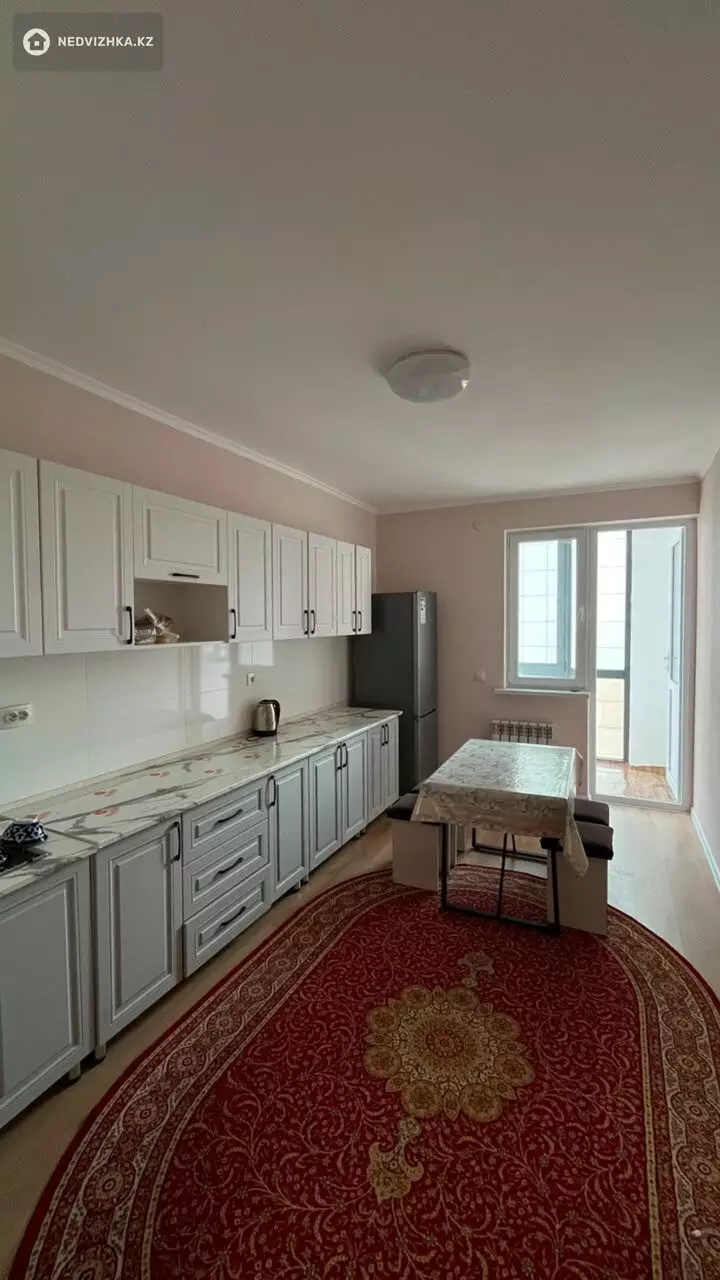 1-комнатная квартира, этаж 8 из 11, 42 м², На длительный срок