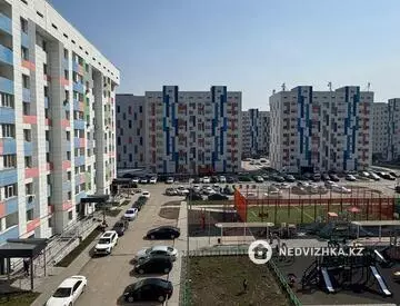 2-комнатная квартира, этаж 5 из 9, 63 м², миниатюра 2