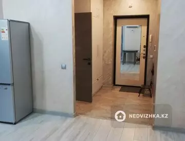 2-комнатная квартира, этаж 2 из 13, 44 м², миниатюра 1
