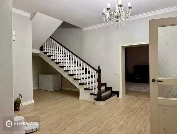 6-комнатный дом, 6 соток, 250 м²
