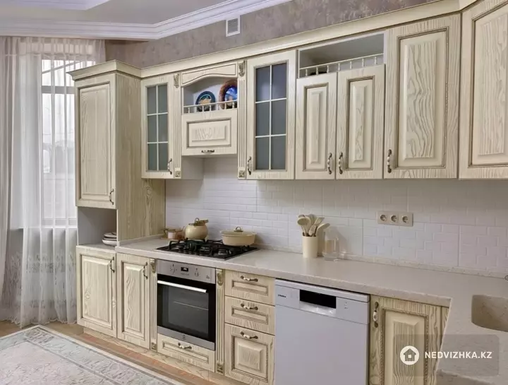 6-комнатный дом, 6 соток, 250 м², фотография 2