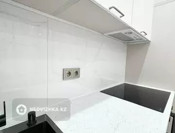 2-комнатная квартира, этаж 15 из 18, 45 м², миниатюра 11