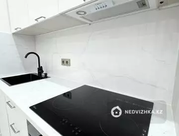 2-комнатная квартира, этаж 15 из 18, 45 м², миниатюра 12