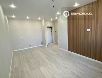 2-комнатная квартира, этаж 9 из 9, 37 м², миниатюра 2