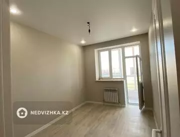 2-комнатная квартира, этаж 9 из 9, 37 м², миниатюра 3