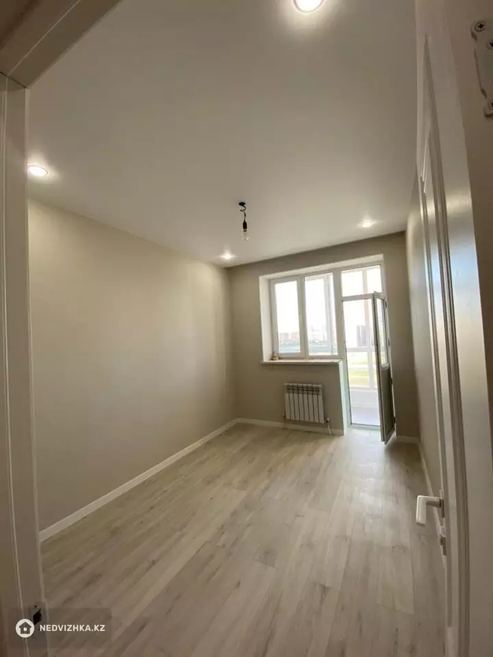 2-комнатная квартира, этаж 9 из 9, 37 м², фотография 3