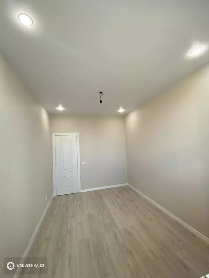 2-комнатная квартира, этаж 9 из 9, 37 м², фотография 4