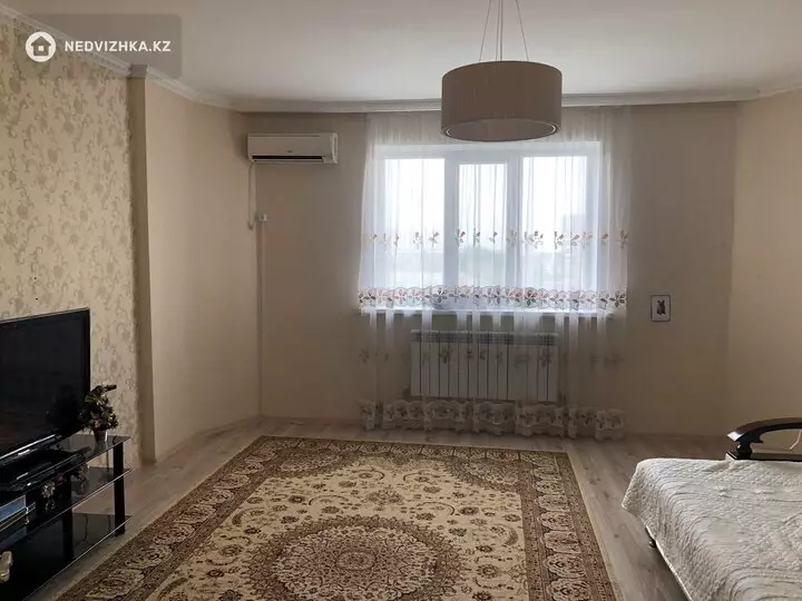 2-комнатная квартира, этаж 5 из 5, 74 м², фотография 2