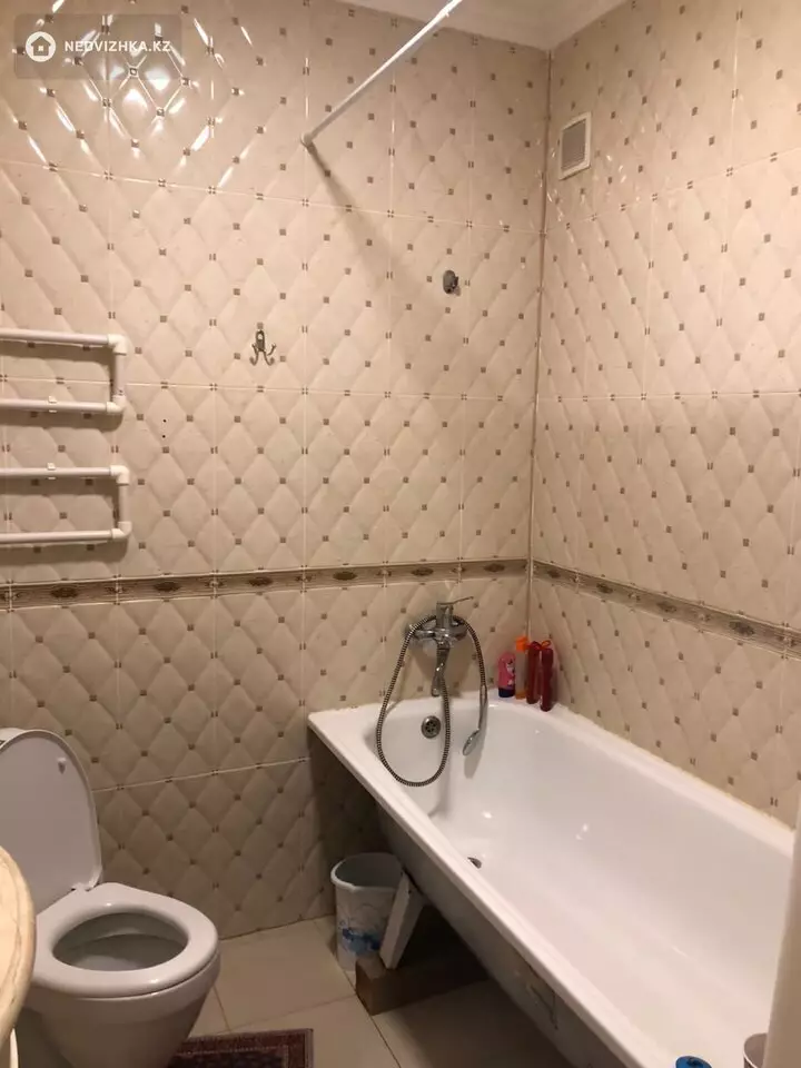 2-комнатная квартира, этаж 5 из 5, 74 м², фотография 3