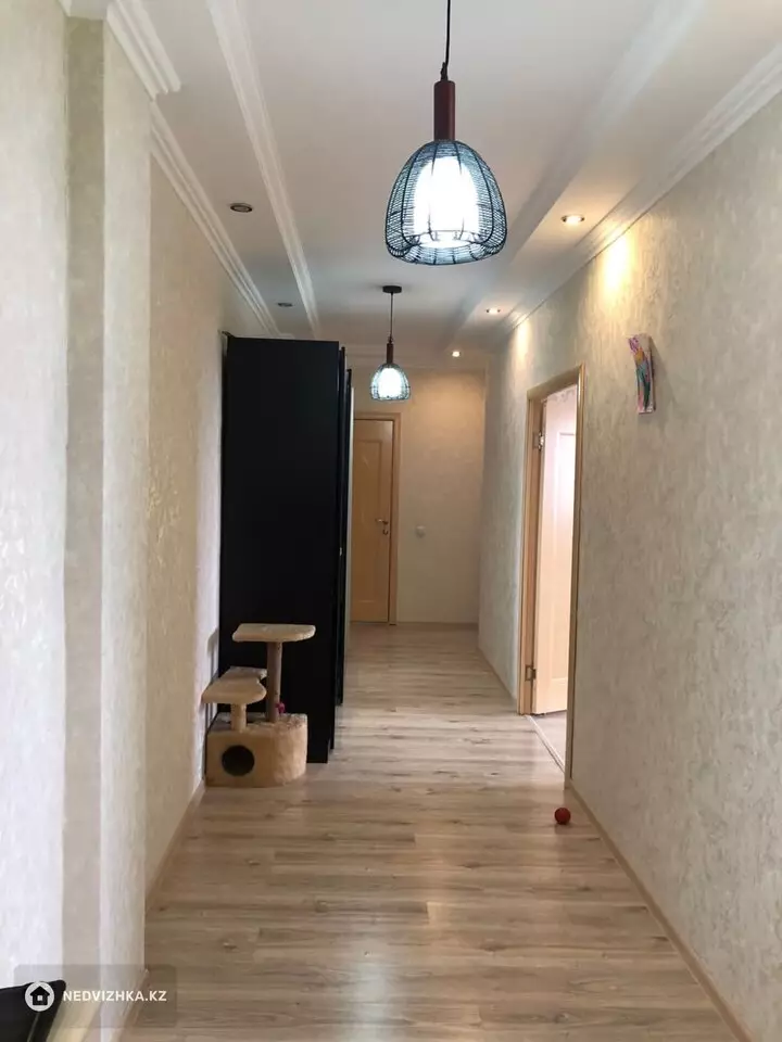 2-комнатная квартира, этаж 5 из 5, 74 м², фотография 4