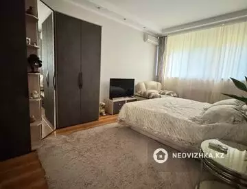 4-комнатная квартира, этаж 2 из 5, 103 м², На длительный срок