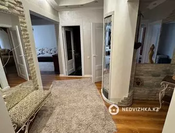 4-комнатная квартира, этаж 2 из 5, 103 м², На длительный срок, миниатюра 10