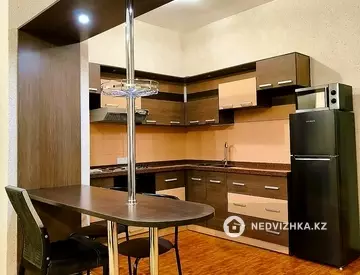 2-комнатная квартира, этаж 18 из 20, 75 м², На длительный срок, миниатюра 1