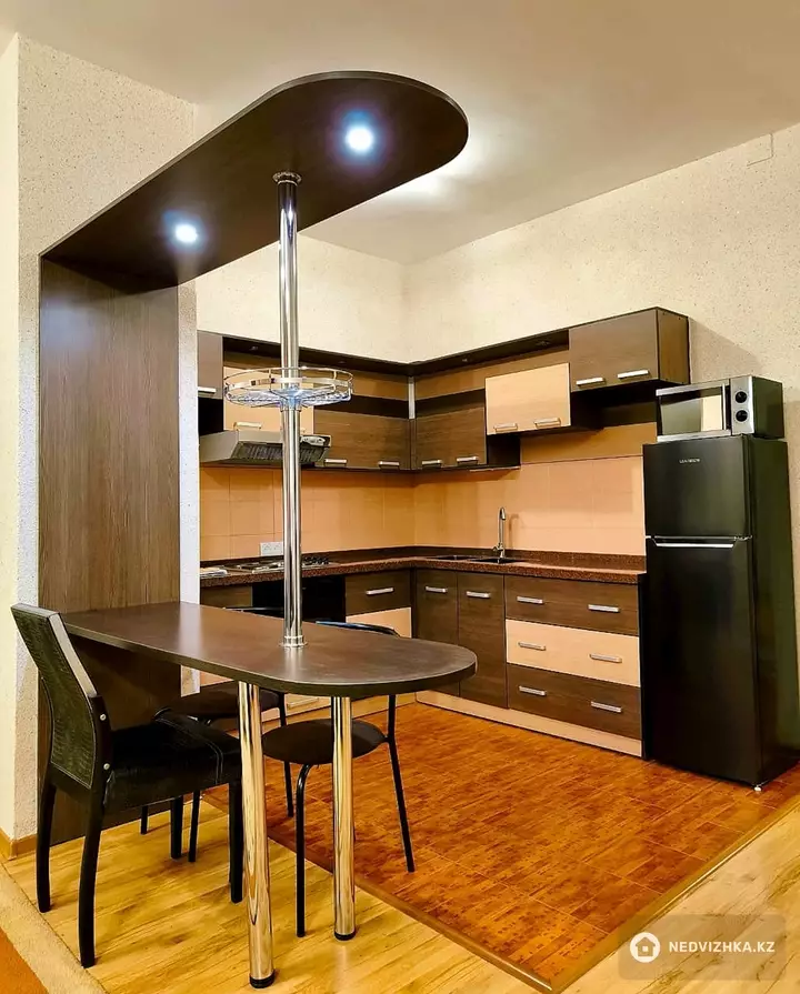 2-комнатная квартира, этаж 18 из 20, 75 м², На длительный срок