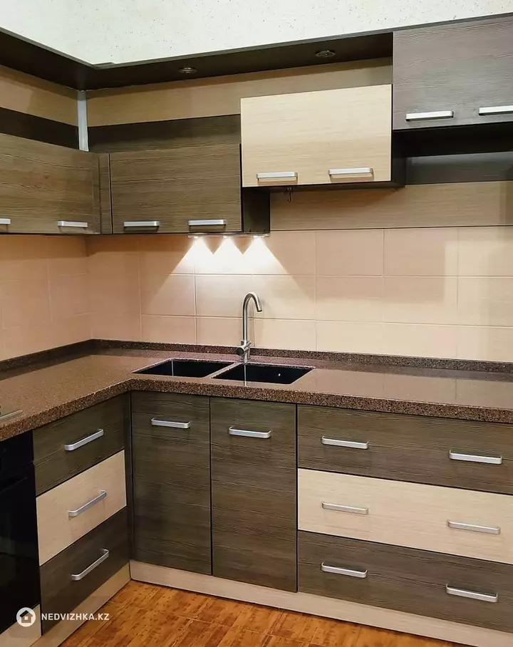 2-комнатная квартира, этаж 18 из 20, 75 м², На длительный срок, фотография 2