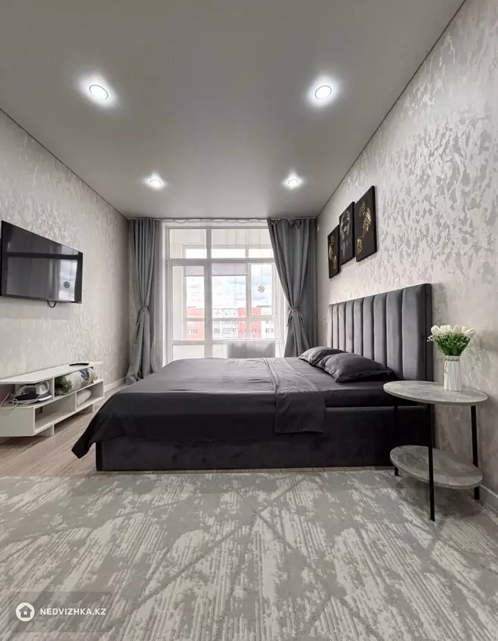 1-комнатная квартира, этаж 2 из 5, 36 м², Посуточно, фотография 2