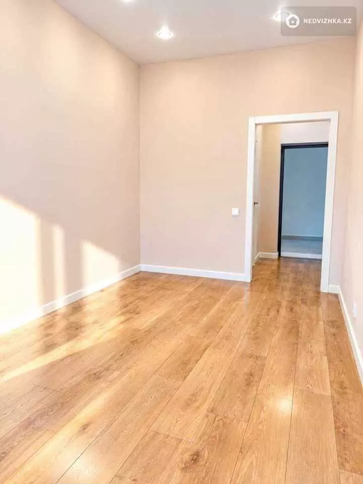 1-комнатная квартира, этаж 8 из 12, 40 м², фотография 4