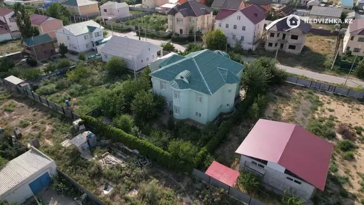 9-комнатный дом, 10 соток, 307 м², фотография 2
