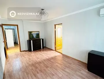 3-комнатная квартира, этаж 3 из 5, 52 м², миниатюра 1
