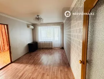 3-комнатная квартира, этаж 3 из 5, 52 м², миниатюра 2