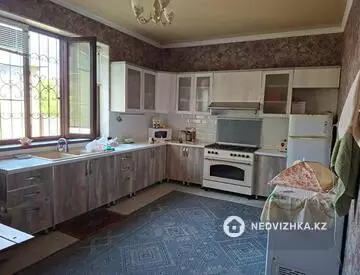 5-комнатный дом, 8 соток, 200 м²