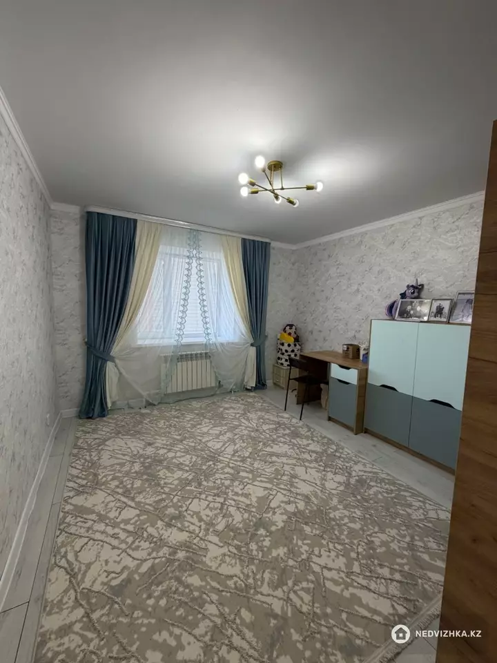 3-комнатная квартира, этаж 3 из 9, 80 м², фотография 2