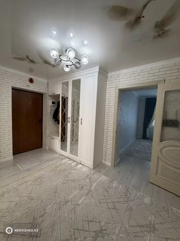 3-комнатная квартира, этаж 3 из 9, 80 м², фотография 4