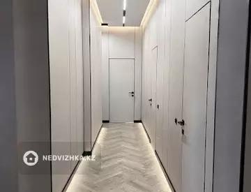 4-комнатная квартира, этаж 9 из 12, 142 м²