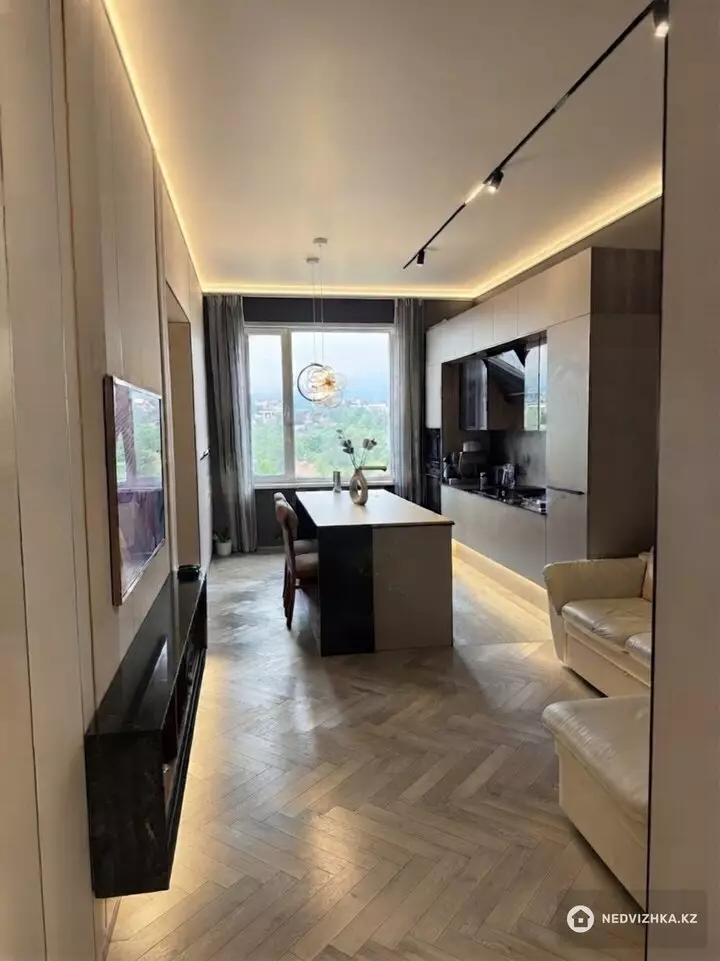 4-комнатная квартира, этаж 9 из 12, 142 м², фотография 2