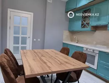 1-комнатная квартира, этаж 7 из 12, 52 м², На длительный срок, миниатюра 1