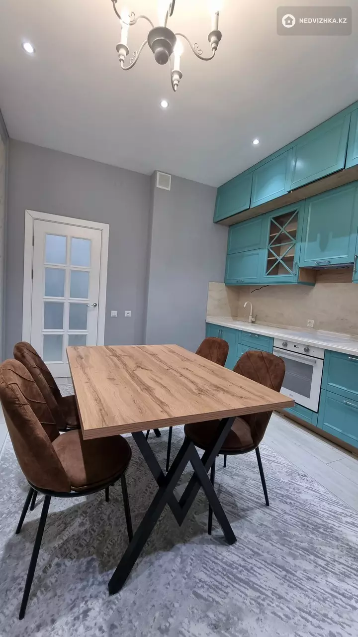 1-комнатная квартира, этаж 7 из 12, 52 м², На длительный срок