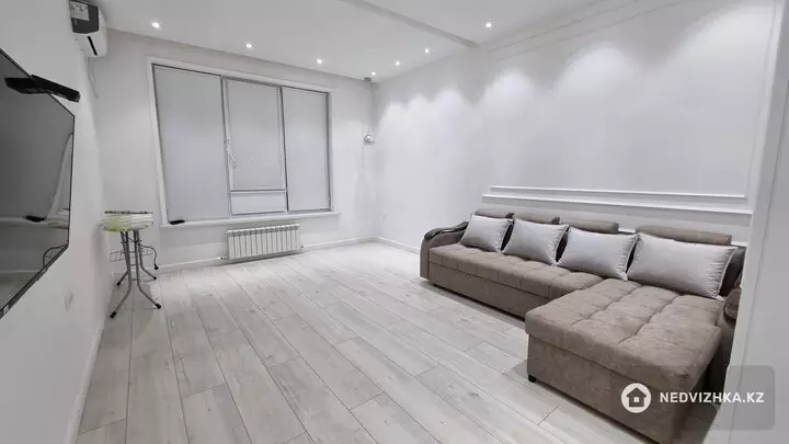 1-комнатная квартира, этаж 7 из 12, 52 м², На длительный срок, фотография 3