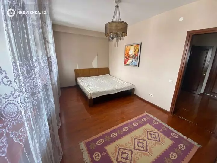 3-комнатная квартира, этаж 4 из 9, 95 м², фотография 3