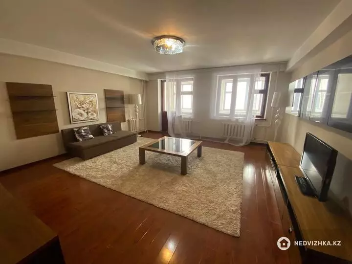 3-комнатная квартира, этаж 4 из 9, 95 м², фотография 4