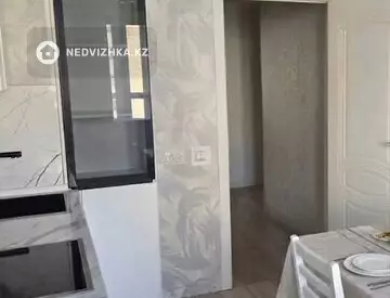 3-комнатная квартира, этаж 4 из 14, 76 м², миниатюра 2