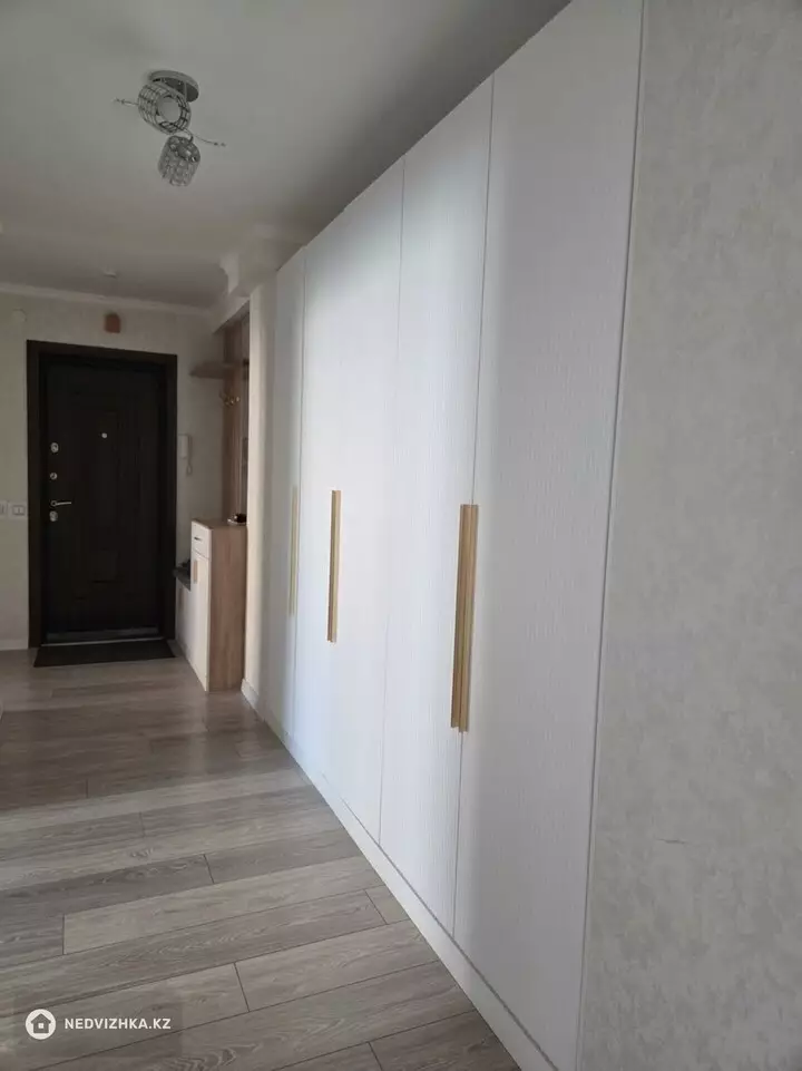 3-комнатная квартира, этаж 4 из 14, 76 м², фотография 3