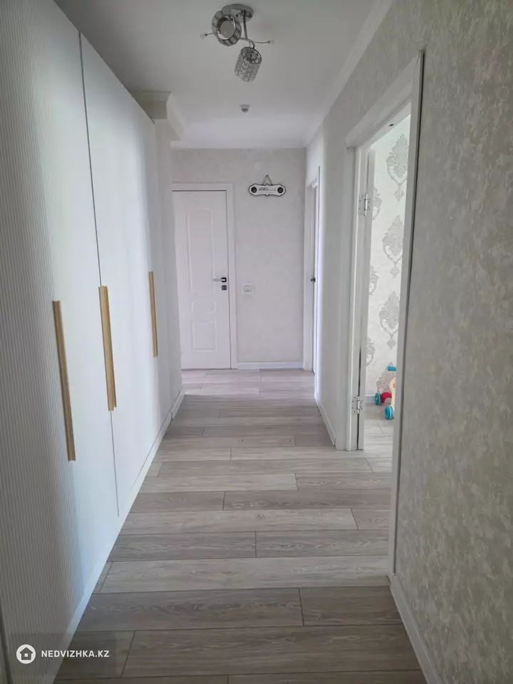 3-комнатная квартира, этаж 4 из 14, 76 м², фотография 4
