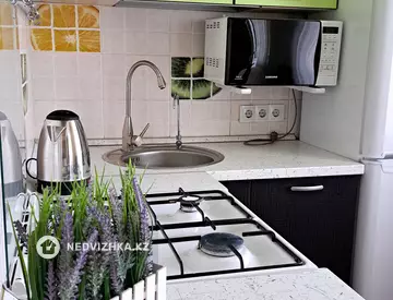 2-комнатная квартира, этаж 3 из 3, 40 м², Посуточно, миниатюра 12
