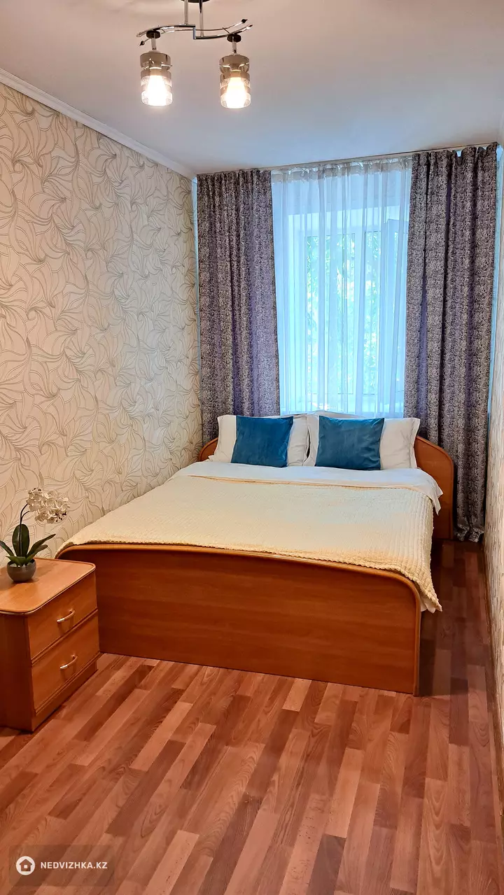 2-бөлмелі пәтер, қабат 3 барлық қабат саны 3, 40 м², Посуточно, 2-фотосурет